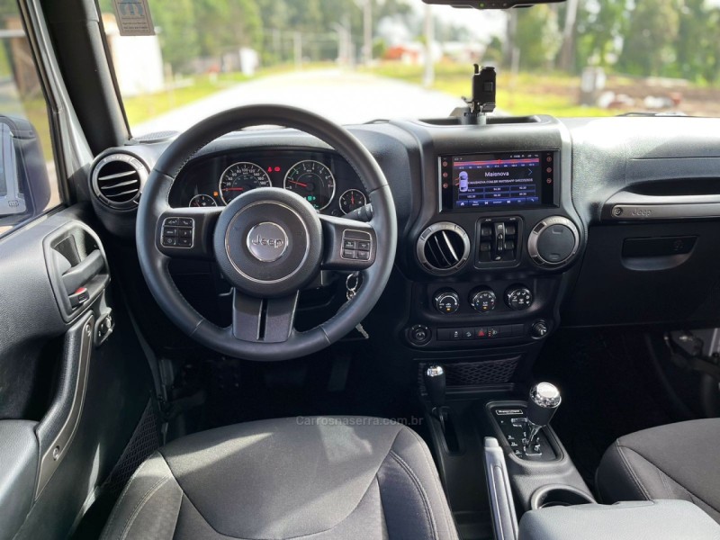 WRANGLER 3.6 UNLIMITED SPORT 4X4 V6 GASOLINA 4P AUTOMÁTICO - 2015 - CANELA