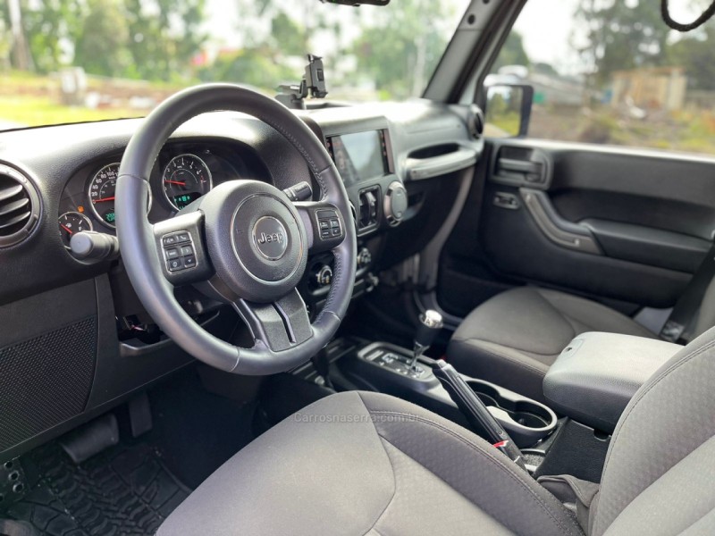 WRANGLER 3.6 UNLIMITED SPORT 4X4 V6 GASOLINA 4P AUTOMÁTICO - 2015 - CANELA