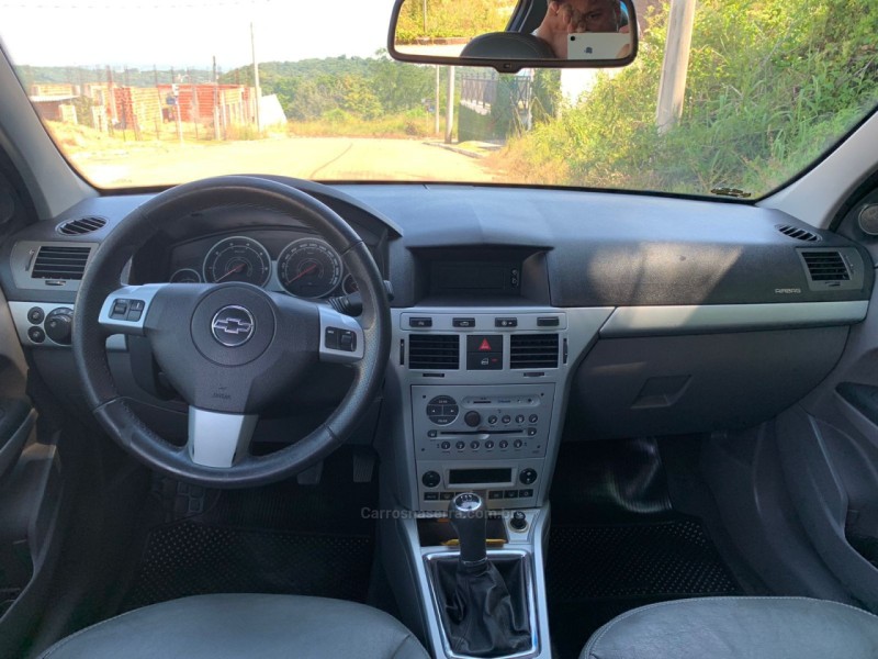 VECTRA 2.0 MPFI ELEGANCE 8V 140CV FLEX 4P MANUAL - 2011 - PAROBé