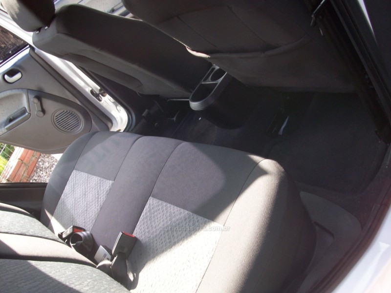 FIESTA 1.6 ROCAM SE PLUS HATCH 8V FLEX 4P MANUAL - 2014 - FARROUPILHA