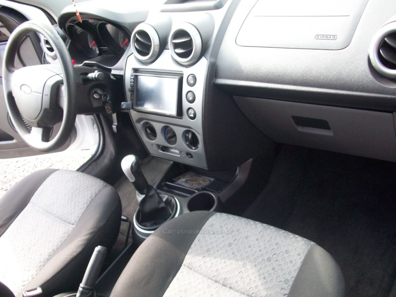 FIESTA 1.6 ROCAM SE PLUS HATCH 8V FLEX 4P MANUAL - 2014 - FARROUPILHA