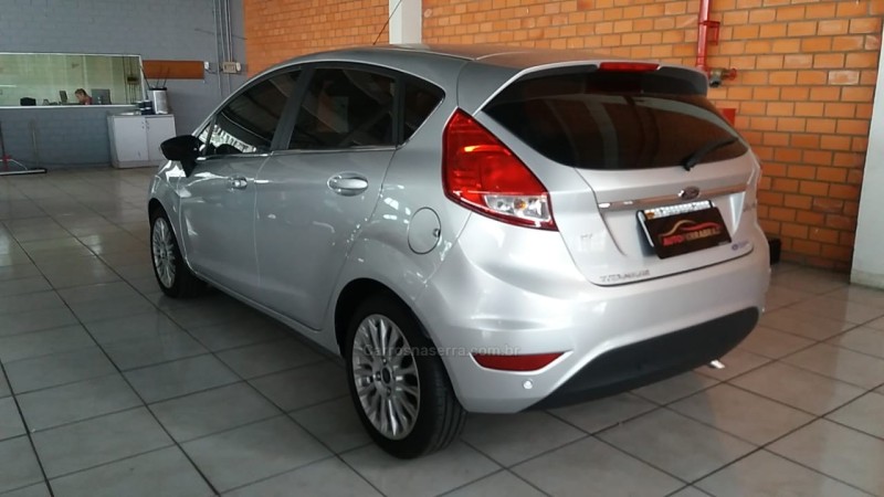 FIESTA 1.6 TITANIUM HATCH 16V FLEX 4P AUTOMÁTICO - 2017 - SAPIRANGA