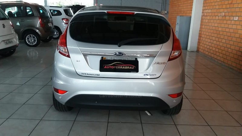 FIESTA 1.6 TITANIUM HATCH 16V FLEX 4P AUTOMÁTICO - 2017 - SAPIRANGA