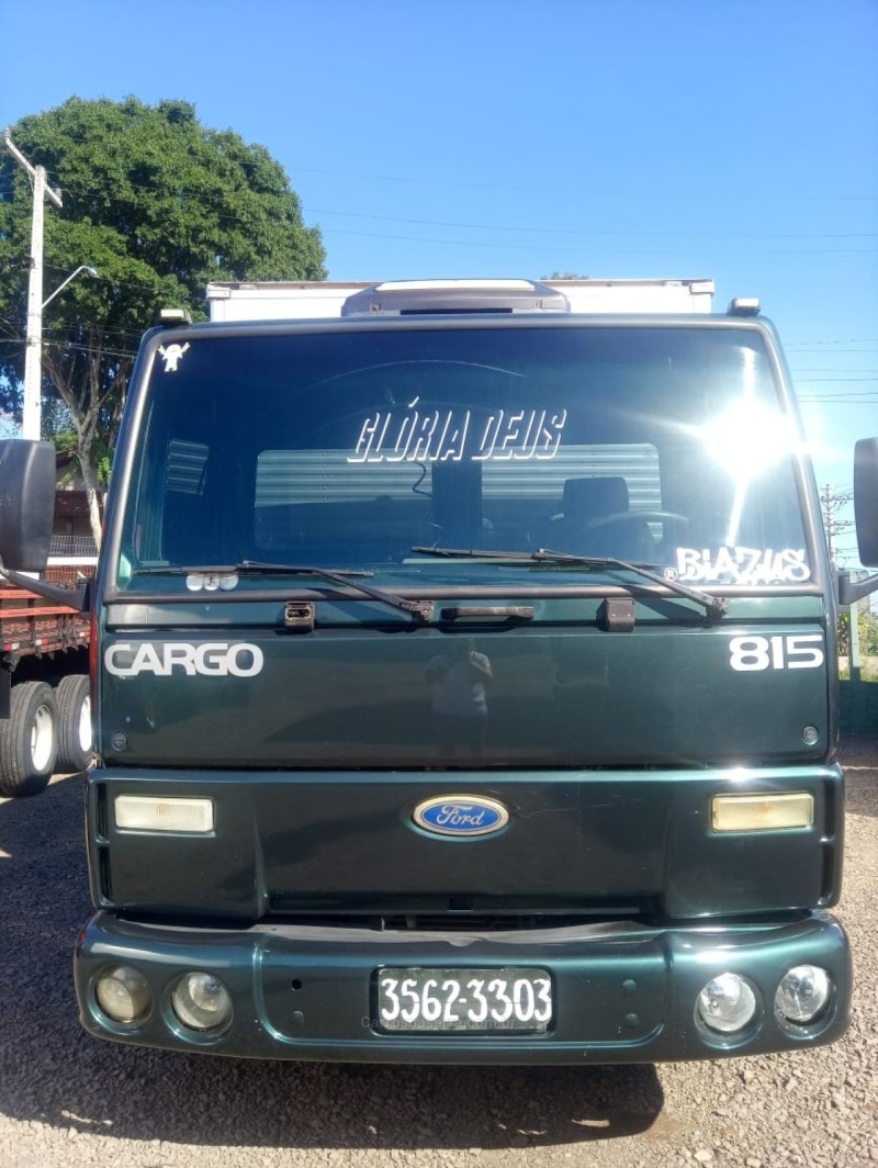 cargo 815  2004 portao