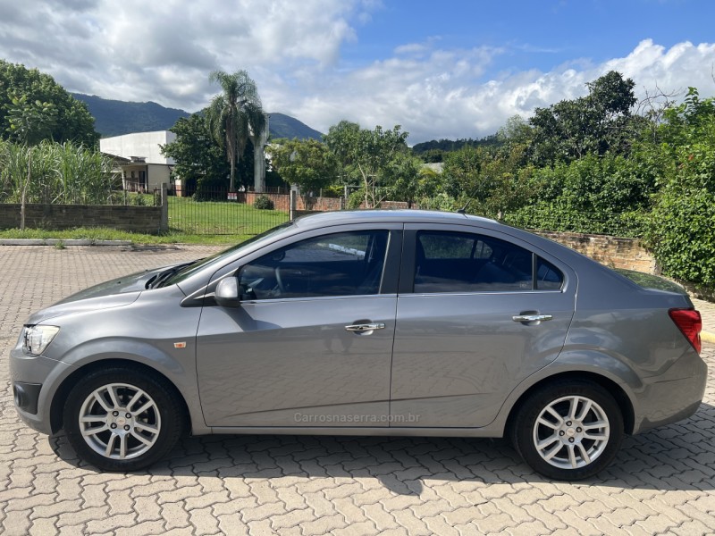SONIC 1.6 LTZ SEDAN 16V FLEX 4P MANUAL - 2012 - NOVA HARTZ