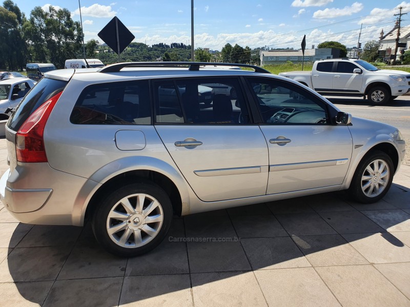 MÉGANE 1.6 DYNAMIQUE GRAND TOUR 16V FLEX 4P MANUAL - 2011 - FARROUPILHA