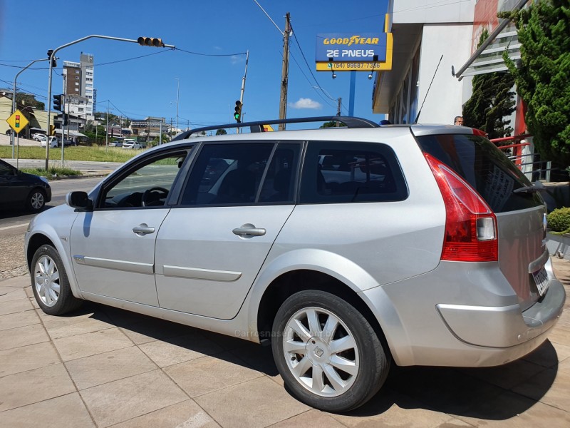 MÉGANE 1.6 DYNAMIQUE GRAND TOUR 16V FLEX 4P MANUAL - 2011 - FARROUPILHA