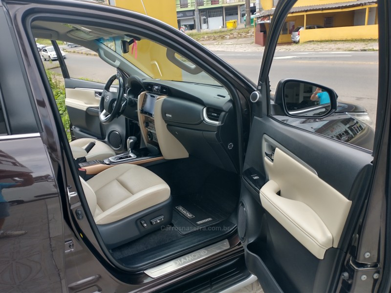 HILUX SW4 2.8 SRX 4X4 DIAMOND 16V TURBO DIESEL 4P 7 LUGARES AUTOMÁTICO - 2020 - CAXIAS DO SUL
