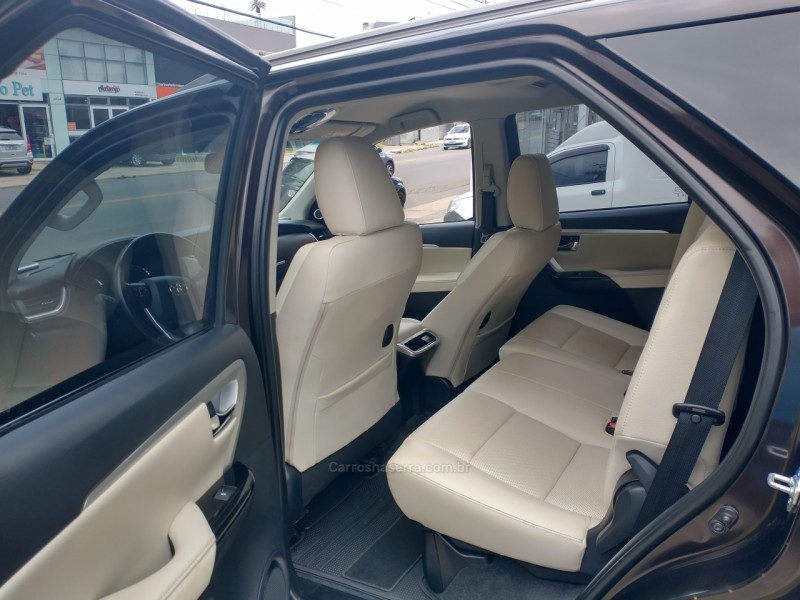 HILUX SW4 2.8 SRX 4X4 DIAMOND 16V TURBO DIESEL 4P 7 LUGARES AUTOMÁTICO - 2020 - CAXIAS DO SUL
