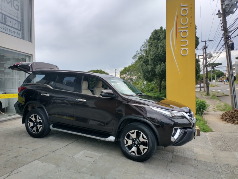 HILUX SW4 2.8 SRX 4X4 DIAMOND 16V TURBO DIESEL 4P 7 LUGARES AUTOMÁTICO