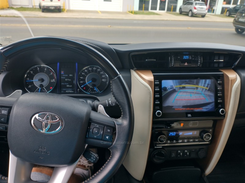 HILUX SW4 2.8 SRX 4X4 DIAMOND 16V TURBO DIESEL 4P 7 LUGARES AUTOMÁTICO - 2020 - CAXIAS DO SUL