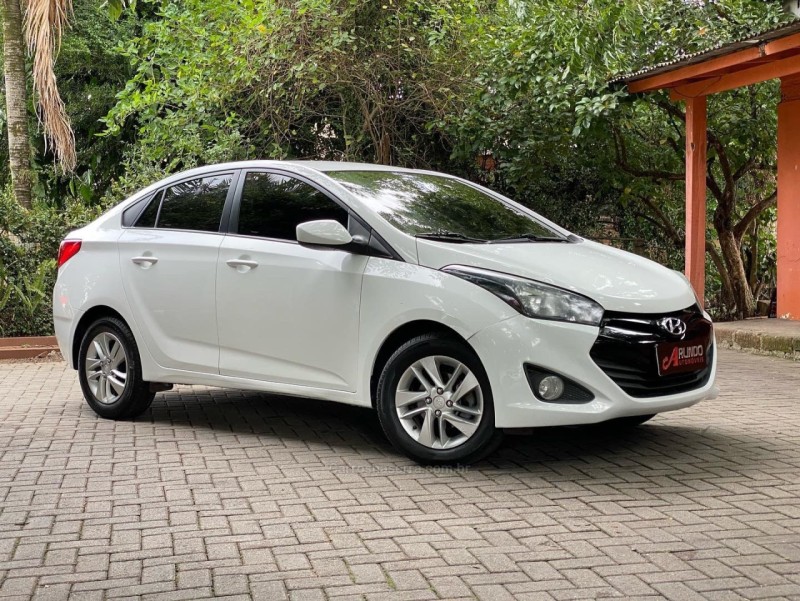 HB20S 1.6 PREMIUM 16V FLEX 4P AUTOMÁTICO - 2015 - PAROBé