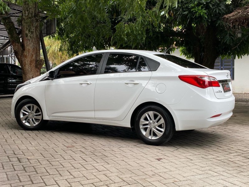 HB20S 1.6 PREMIUM 16V FLEX 4P AUTOMÁTICO - 2015 - PAROBé