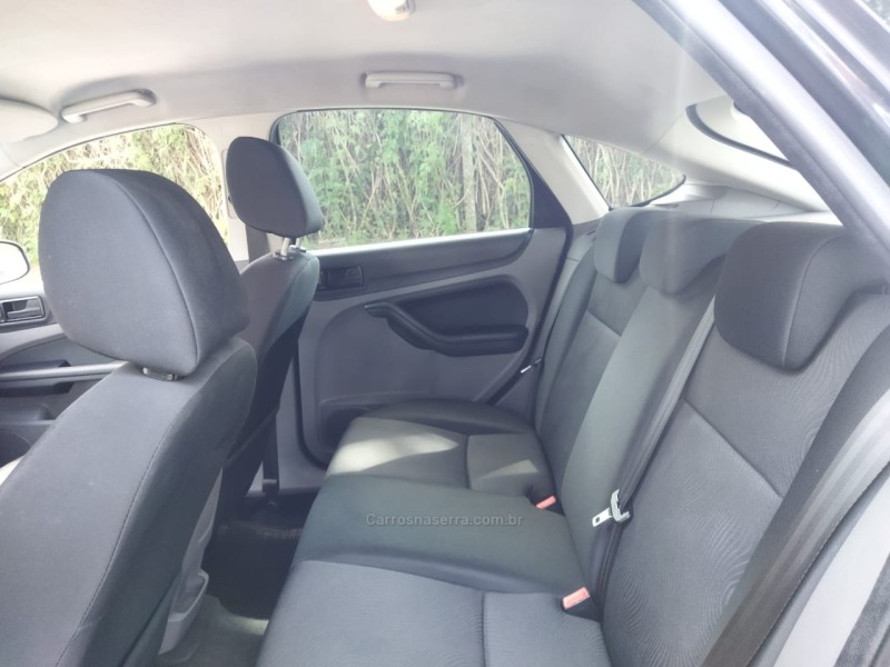 FOCUS 1.6 S 16V FLEX 4P MANUAL - 2013 - FARROUPILHA