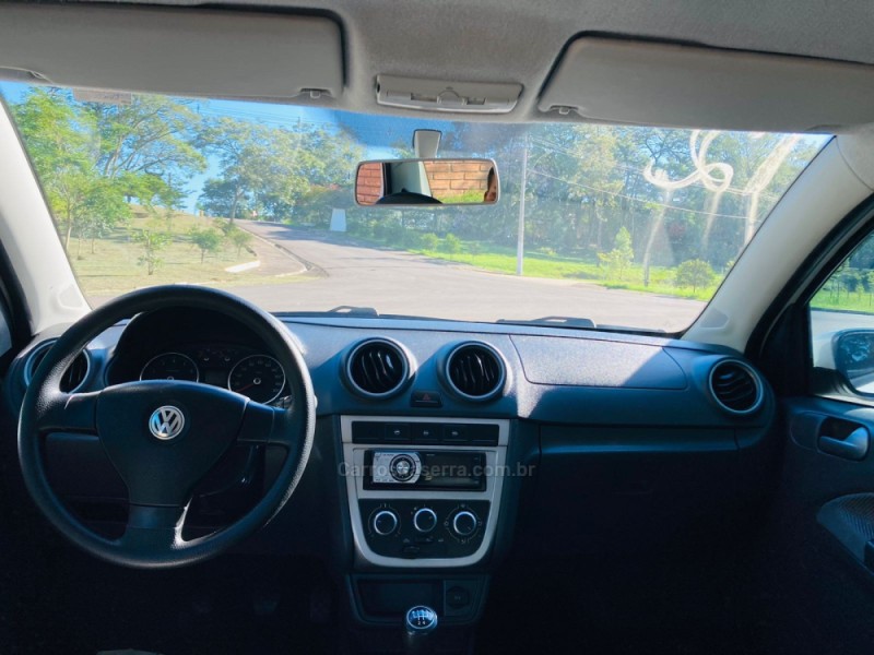 VOYAGE 1.0 MI TRENDLINE 8V FLEX 4P MANUAL - 2012 - SãO SEBASTIãO DO CAí