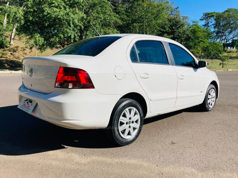 VOYAGE 1.0 MI TRENDLINE 8V FLEX 4P MANUAL - 2012 - SãO SEBASTIãO DO CAí