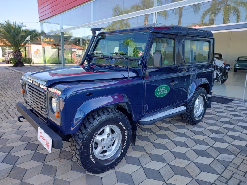 DEFENDER 2.5 90 CSW 4X4 TURBO INTERCOOLER DIESEL 2P MANUAL - 2004 - BOM PRINCíPIO