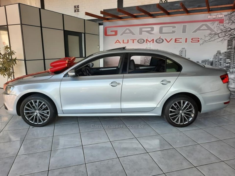 JETTA 2.0 TSI HIGHLINE 200CV GASOLINA 4P TIPTRONIC - 2012 - IGREJINHA