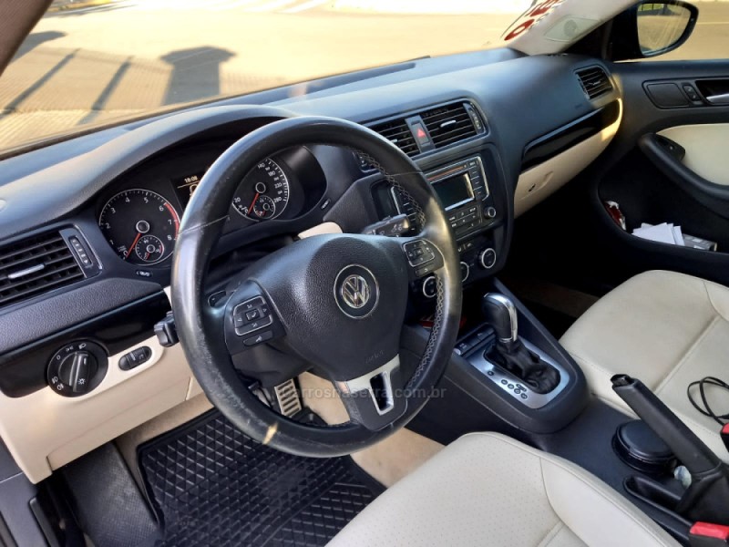 JETTA 2.0 COMFORTLINE FLEX 4P TIPTRONIC - 2013 - SãO SEBASTIãO DO CAí