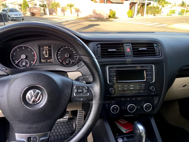 JETTA 2.0 COMFORTLINE FLEX 4P TIPTRONIC - 2013 - SãO SEBASTIãO DO CAí