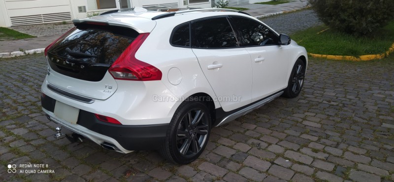 V40 2.0 T5 CROSS COUNTRY AWD TURBO GASOLINA 4P AUTOMÁTICO - 2016 - FARROUPILHA