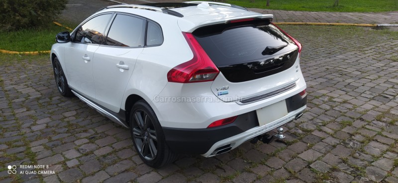 V40 2.0 T5 CROSS COUNTRY AWD TURBO GASOLINA 4P AUTOMÁTICO - 2016 - FARROUPILHA