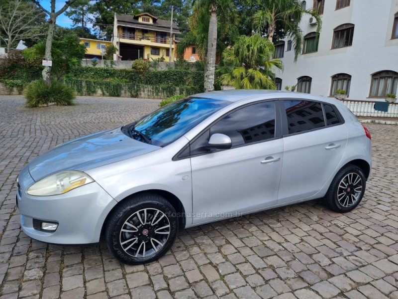 bravo 1.8 essence 16v flex 4p automatizado 2011 caxias do sul