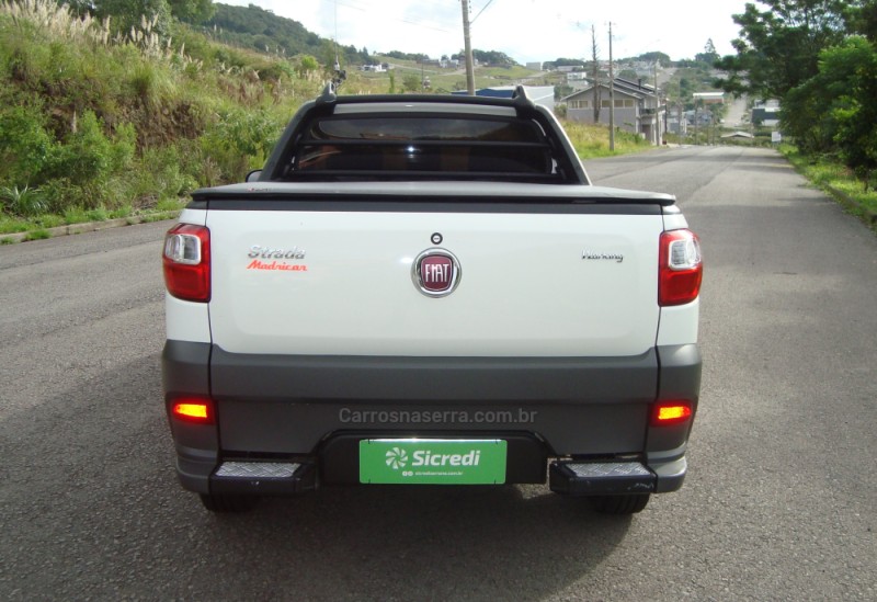 STRADA 1.4 MPI WORKING CS 8V FLEX 2P MANUAL - 2016 - FLORES DA CUNHA
