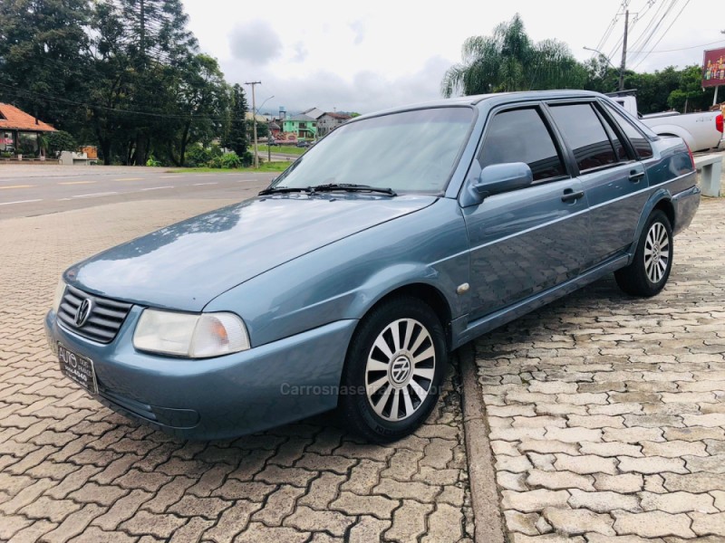 SANTANA 2.0 MI 8V GASOLINA 4P MANUAL - 2001 - DOIS IRMãOS
