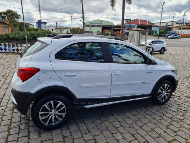 ONIX 1.4 MPFI ACTIV 8V FLEX 4P MANUAL - 2017 - CAXIAS DO SUL