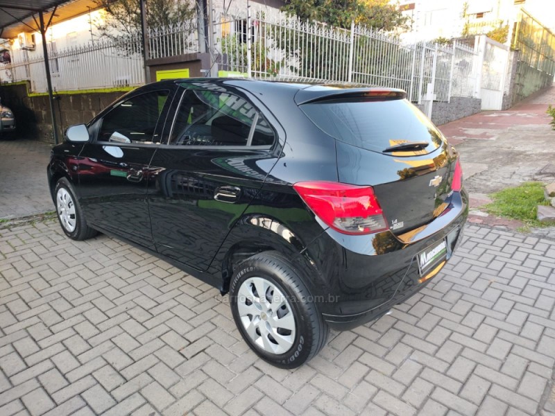 ONIX 1.4 MPFI LT 8V FLEX 4P MANUAL - 2013 - CAXIAS DO SUL