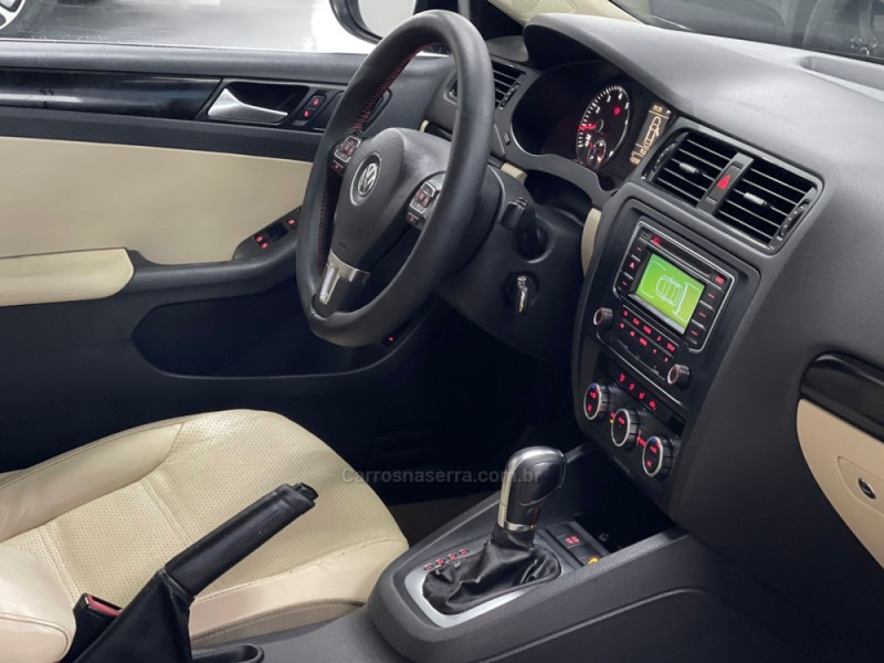 JETTA 2.0 COMFORTLINE FLEX 4P TIPTRONIC - 2013 - NOVO HAMBURGO