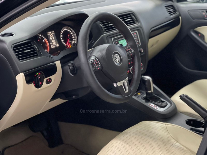 JETTA 2.0 COMFORTLINE FLEX 4P TIPTRONIC - 2013 - NOVO HAMBURGO
