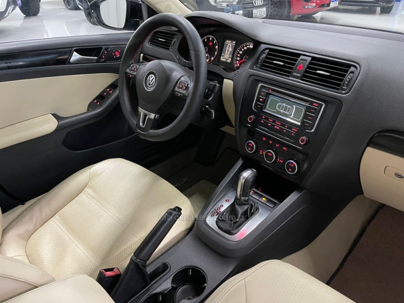JETTA 2.0 COMFORTLINE FLEX 4P TIPTRONIC - 2013 - NOVO HAMBURGO
