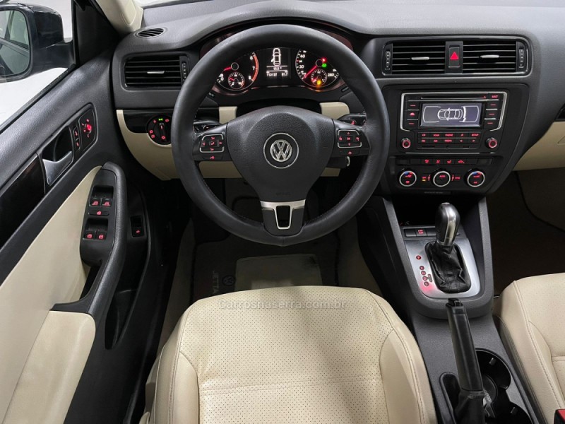JETTA 2.0 COMFORTLINE FLEX 4P TIPTRONIC - 2013 - NOVO HAMBURGO