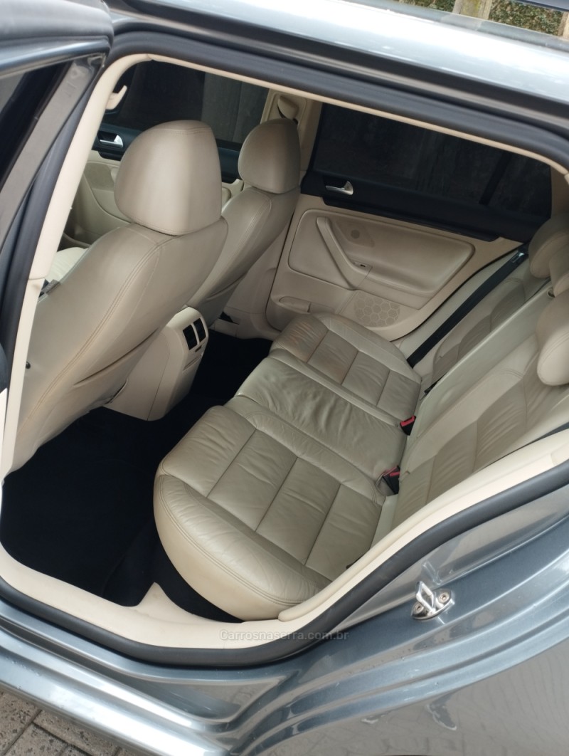 JETTA 2.5 I VARIANT 20V 170CV GASOLINA 4P TIPTRONIC - 2012 - CAXIAS DO SUL