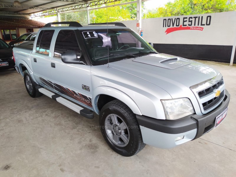 S10 2.4 MPFI RODEIO 4X2 CD 8V FLEX 4P MANUAL - 2011 - CAXIAS DO SUL