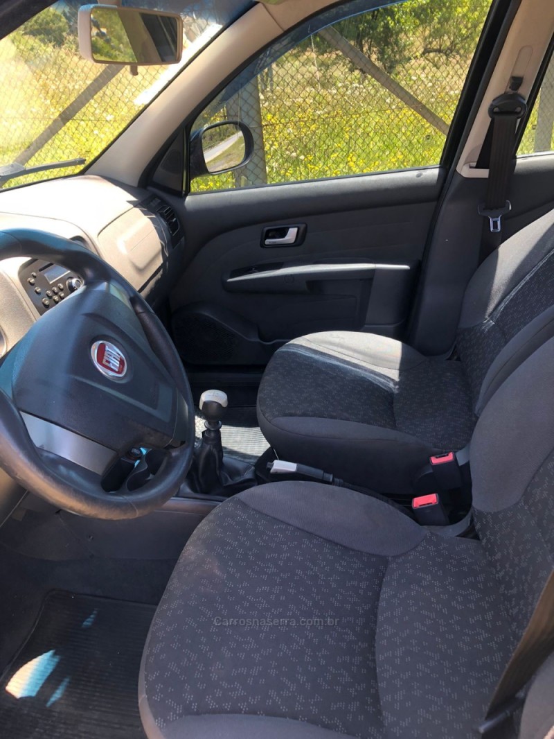 PALIO 1.6 TREKKING WEEKEND 16V FLEX 4P MANUAL - 2014 - FARROUPILHA