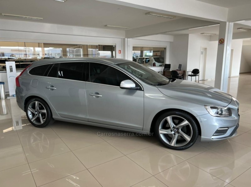 XC60 2.0 T6 R DESIGN TURBO GASOLINA 4P AUTOMÁTICO - 2016 - TAQUARA