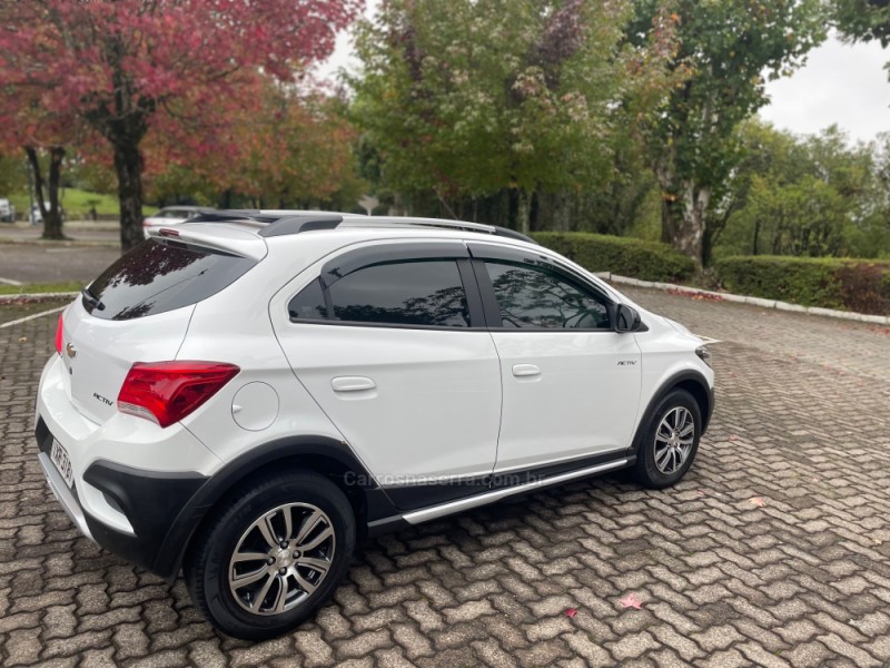 ONIX 1.4 MPFI ACTIV 8V FLEX 4P MANUAL - 2017 - CAXIAS DO SUL