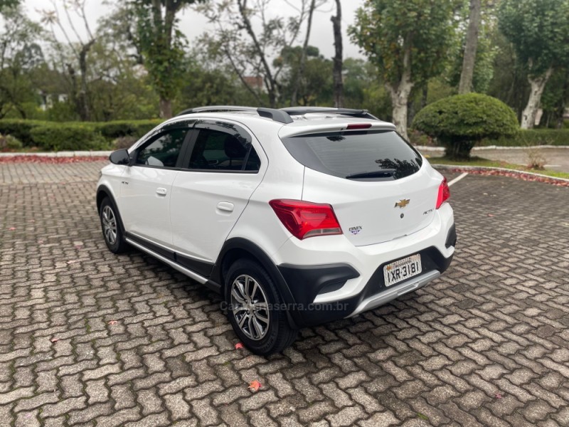 ONIX 1.4 MPFI ACTIV 8V FLEX 4P MANUAL - 2017 - CAXIAS DO SUL