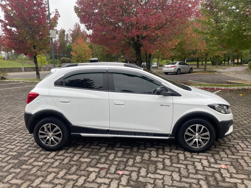 ONIX 1.4 MPFI ACTIV 8V FLEX 4P MANUAL - 2017 - CAXIAS DO SUL