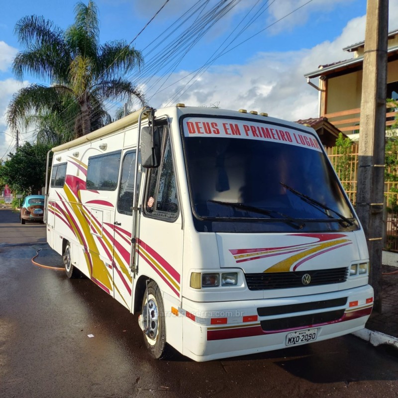 8 120  1999 portao