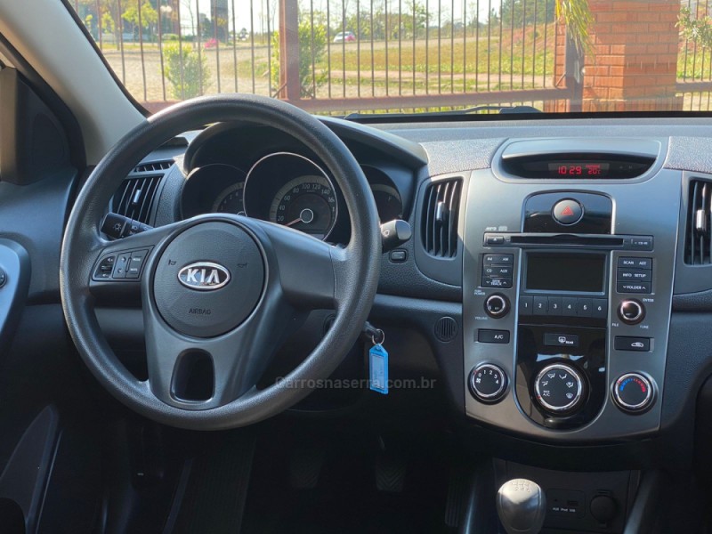 CERATO 1.6 EX3 SEDAN 16V GASOLINA 4P MANUAL - 2013 - LAGOA VERMELHA