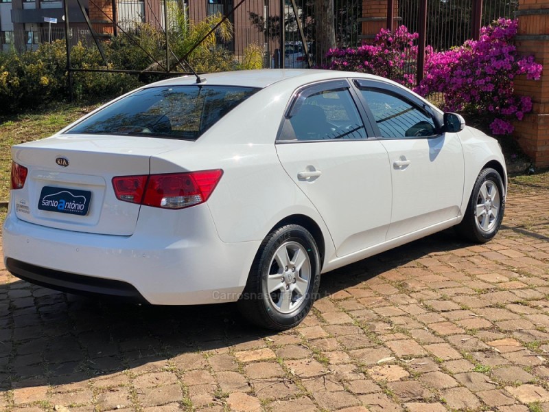 CERATO 1.6 EX3 SEDAN 16V GASOLINA 4P MANUAL - 2013 - LAGOA VERMELHA