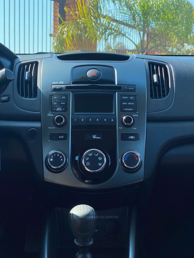 CERATO 1.6 EX3 SEDAN 16V GASOLINA 4P MANUAL - 2013 - LAGOA VERMELHA