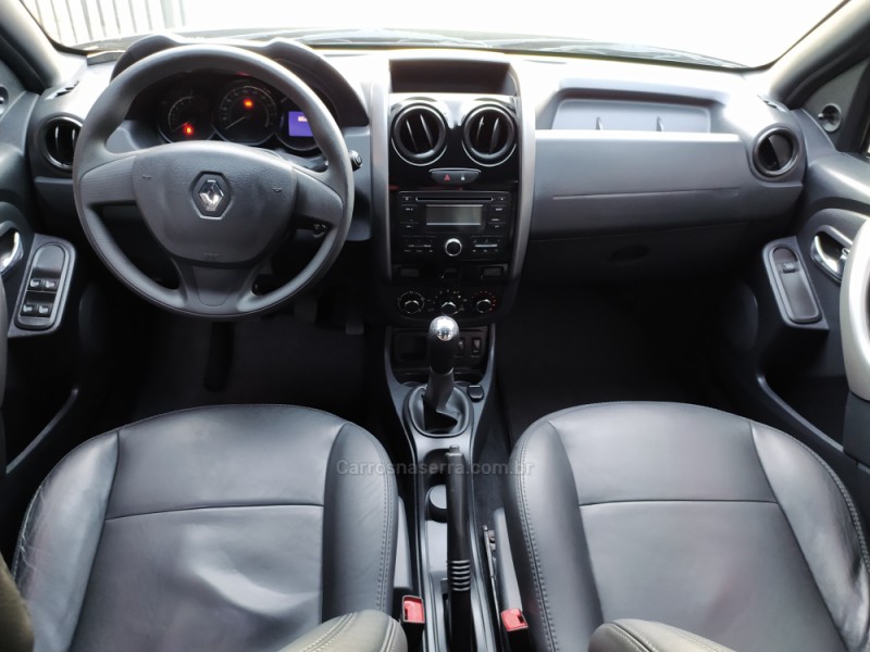 DUSTER 1.6 EXPRESSION 4X2 16V FLEX 4P MANUAL - 2017 - NOVO HAMBURGO