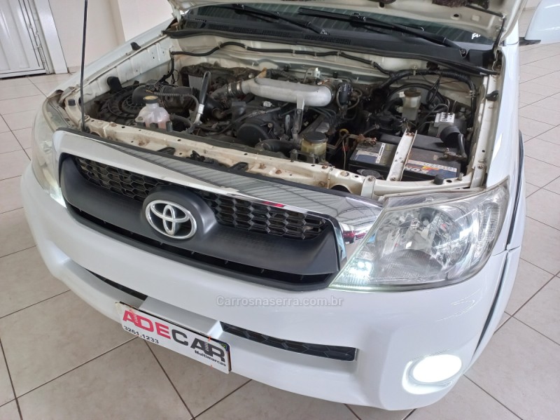 HILUX 2.5 4X4 CD 16V TURBO DIESEL 4P MANUAL - 2011 - FARROUPILHA