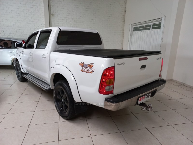 HILUX 2.5 4X4 CD 16V TURBO DIESEL 4P MANUAL - 2011 - FARROUPILHA