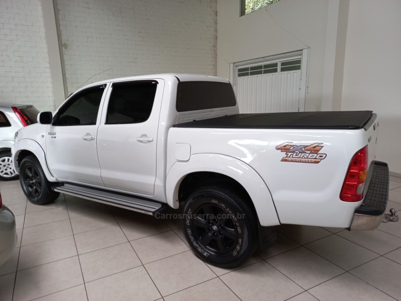 HILUX 2.5 4X4 CD 16V TURBO DIESEL 4P MANUAL - 2011 - FARROUPILHA